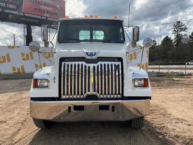 Image of Western Star 4700SF equipment image 1