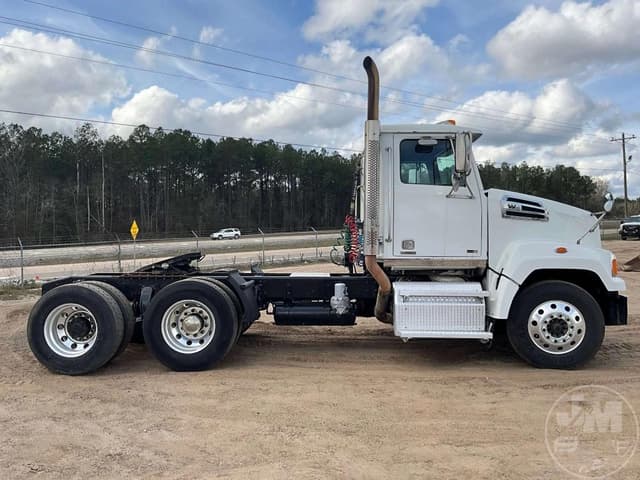 Image of Western Star 4700SF equipment image 3