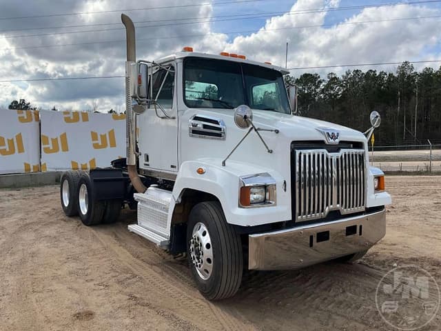 Image of Western Star 4700SF equipment image 2