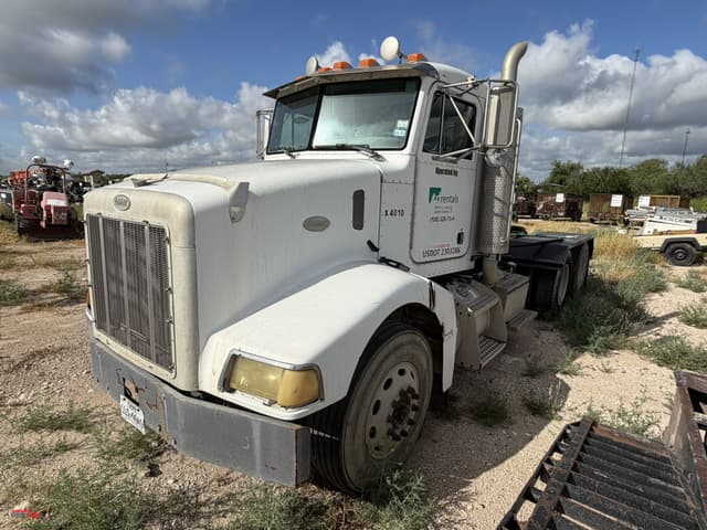 Image of Peterbilt 385 equipment image 2
