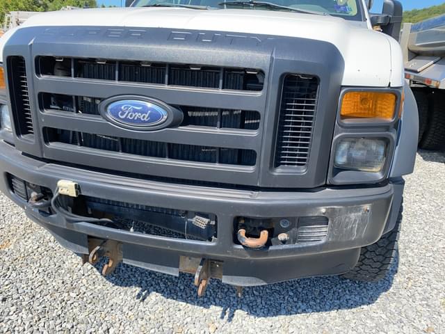 Image of Ford F-550 equipment image 1