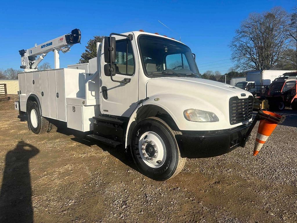 Image of Freightliner M2 106 Primary image