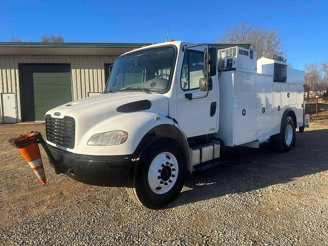 Image of Freightliner M2 106 equipment image 1