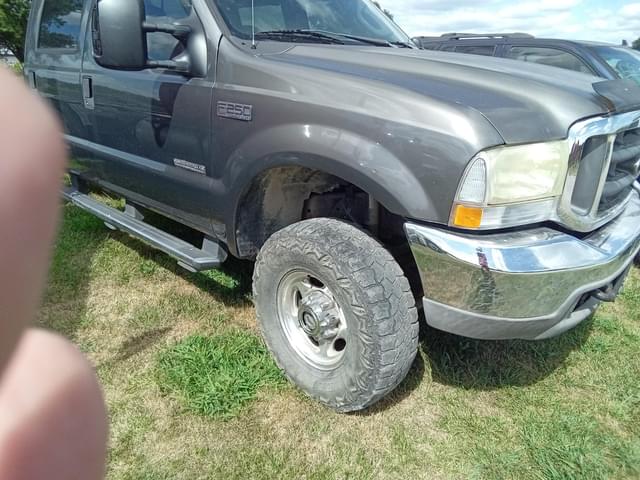 Image of Ford F-250 equipment image 4