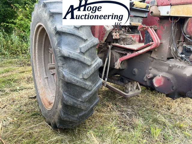 Image of Farmall 656 equipment image 4