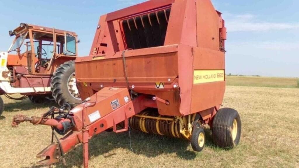 Image of New Holland 660 Primary image