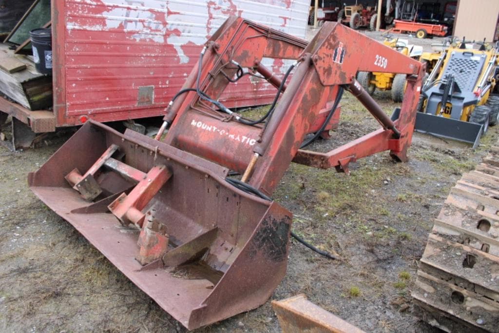 Image of International Harvester 2350 Image 1