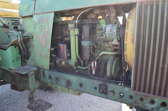 Image of John Deere 4520 equipment image 2