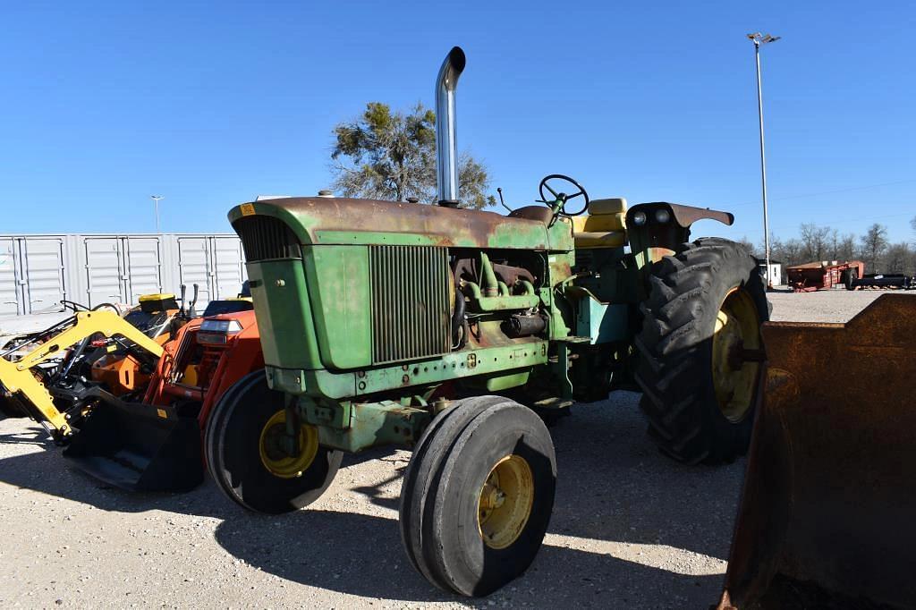 Image of John Deere 4520 Primary image