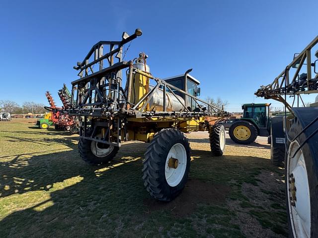 Image of Ag-Chem RoGator 664 equipment image 3