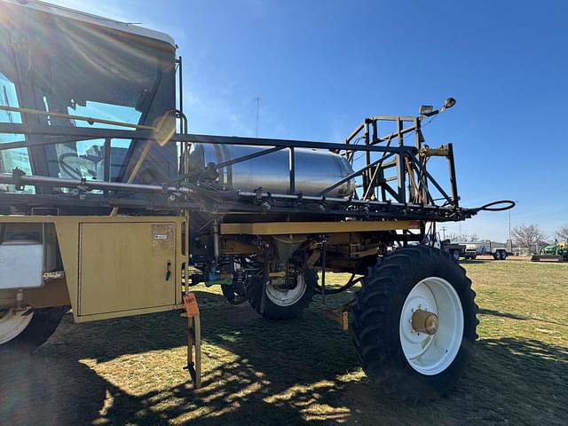 Image of Ag-Chem RoGator 664 equipment image 1