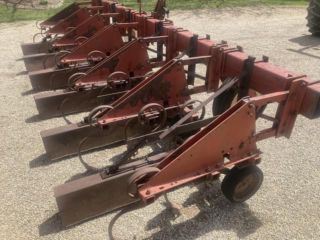 Image of International Harvester 133 equipment image 1