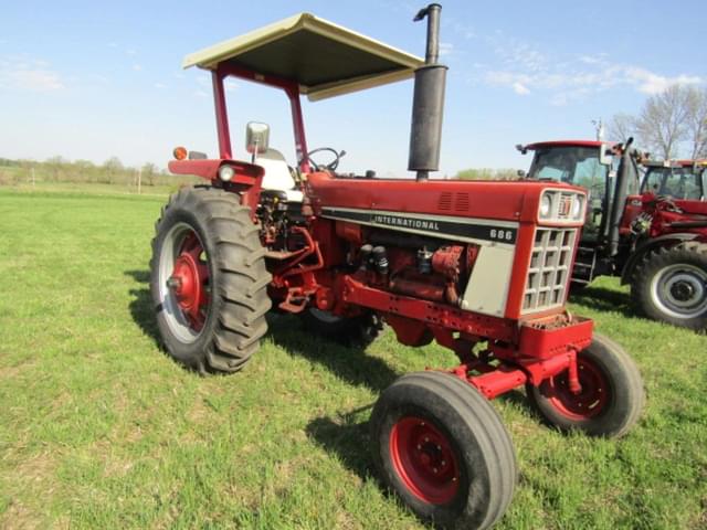 Image of International Harvester 686 equipment image 1