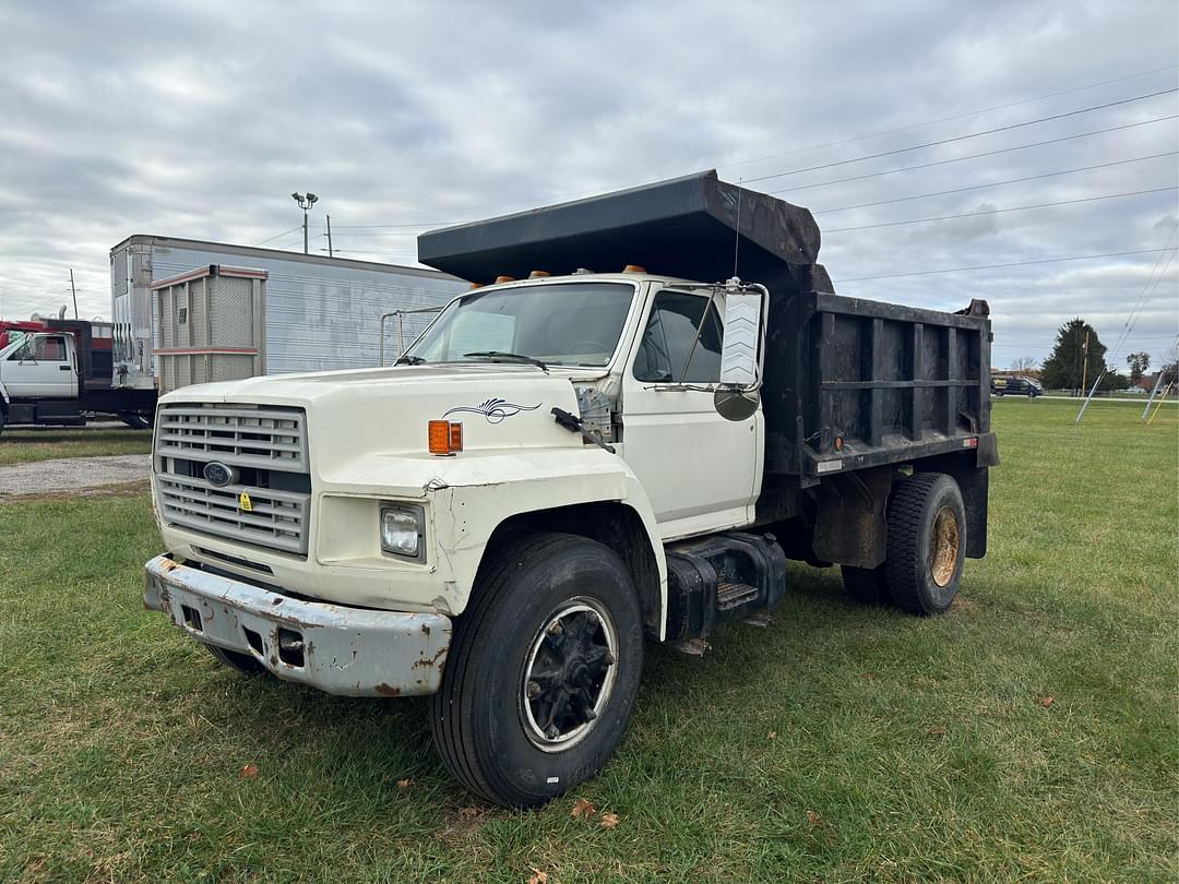 Image of Ford F-800 Primary image