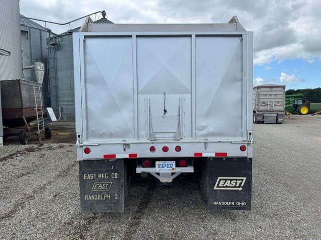 Image of International S2300 equipment image 2