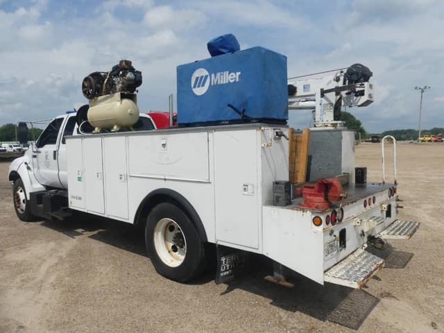 Image of Ford F-650 equipment image 3