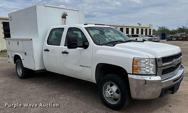 Image of Chevrolet 3500HD equipment image 2