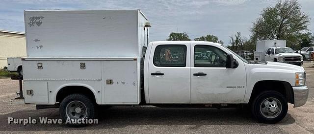 Image of Chevrolet 3500HD equipment image 3