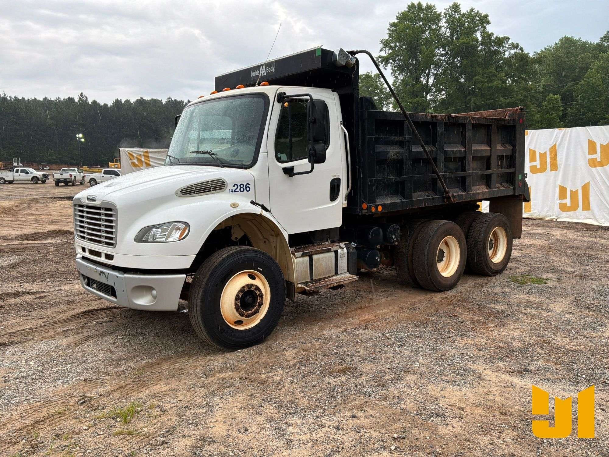 2015 Freightliner M2 Equipment Image0