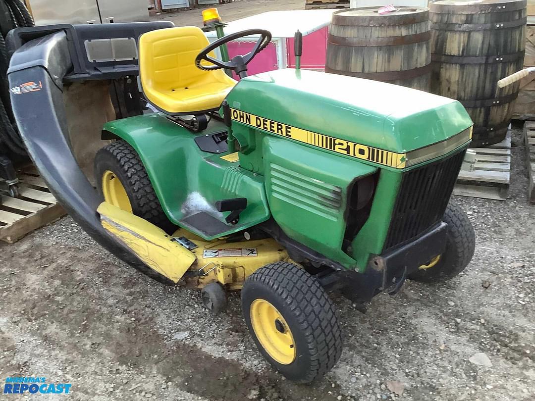 Image of John Deere 210 Primary image