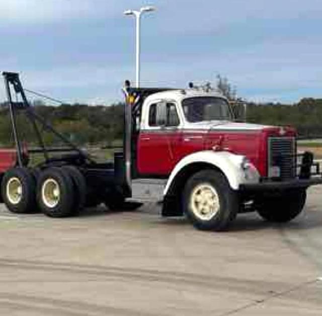 Image of International R-200 equipment image 1