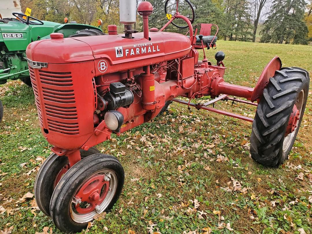 Image of Farmall B Image 0