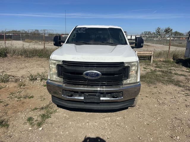 Image of Ford F-250 equipment image 1