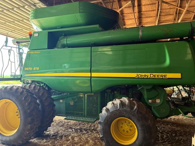 Image of John Deere 9670 STS equipment image 2