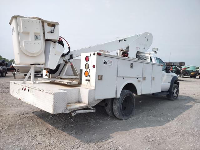 Image of Ford F-550 equipment image 4