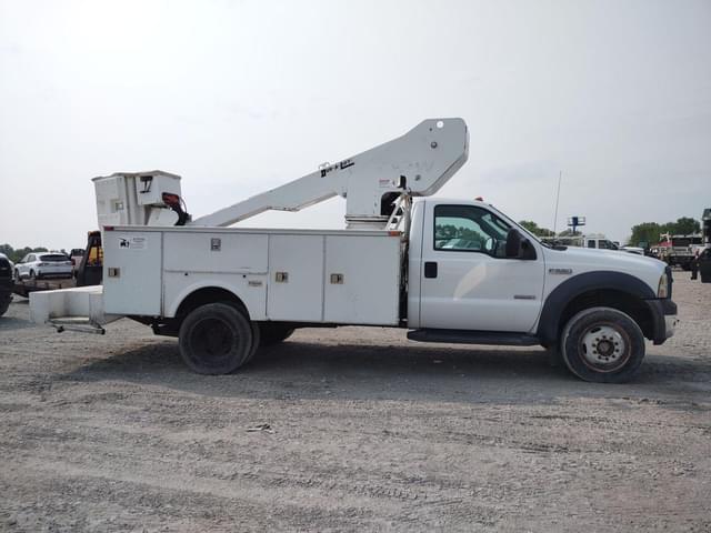 Image of Ford F-550 equipment image 3