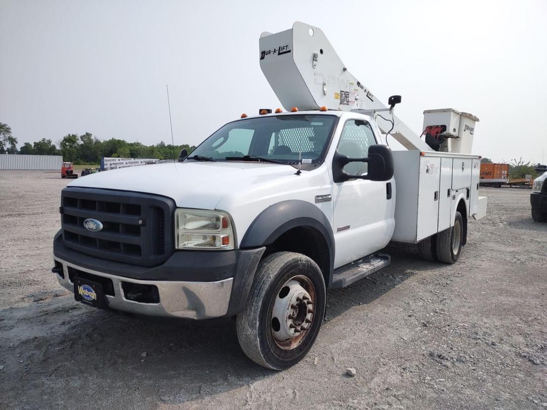 Image of Ford F-550 Primary image