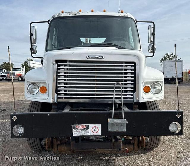 Image of Freightliner Business Class M2 equipment image 1