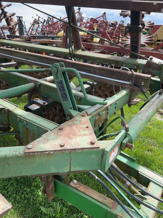 Image of John Deere 235 equipment image 2