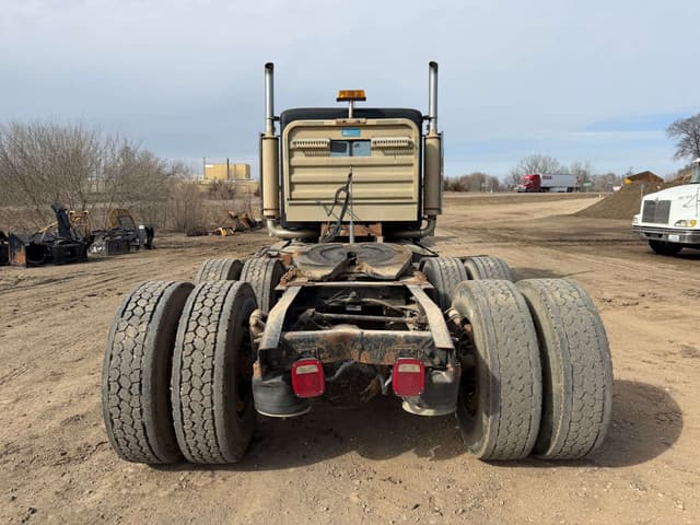Image of Freightliner Century Class S/T equipment image 3