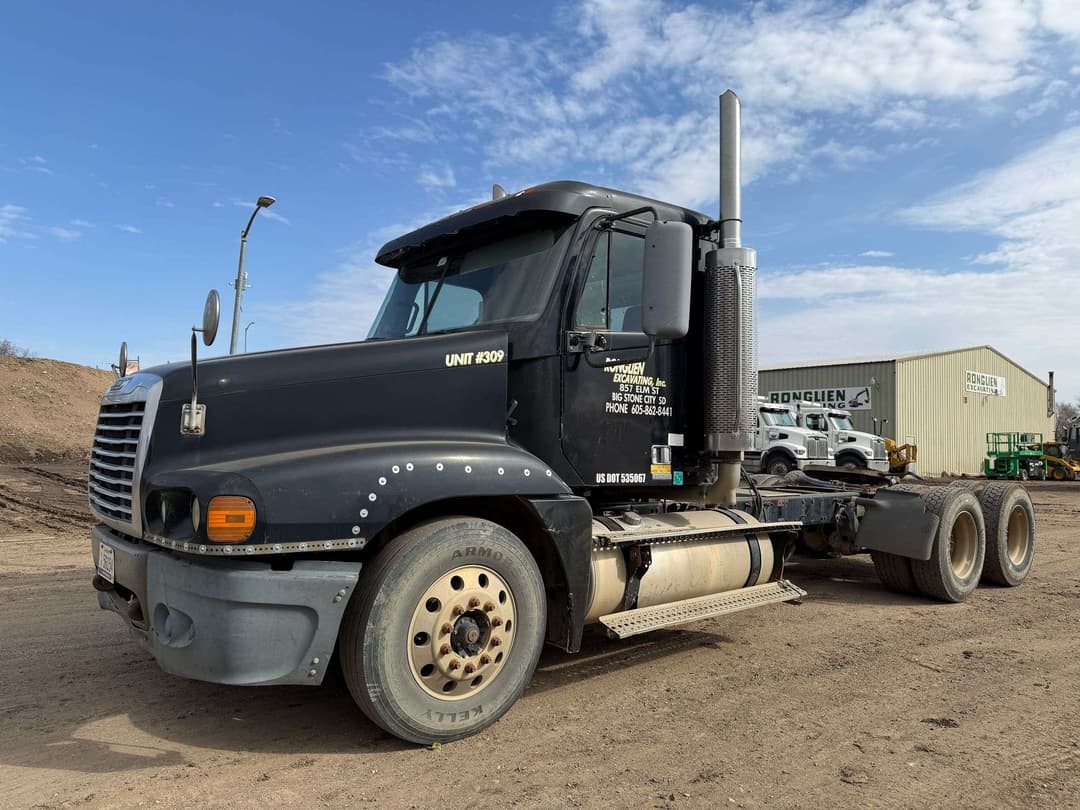 Image of Freightliner Century Class S/T Primary image