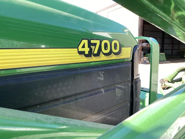 Image of John Deere 4700 equipment image 2
