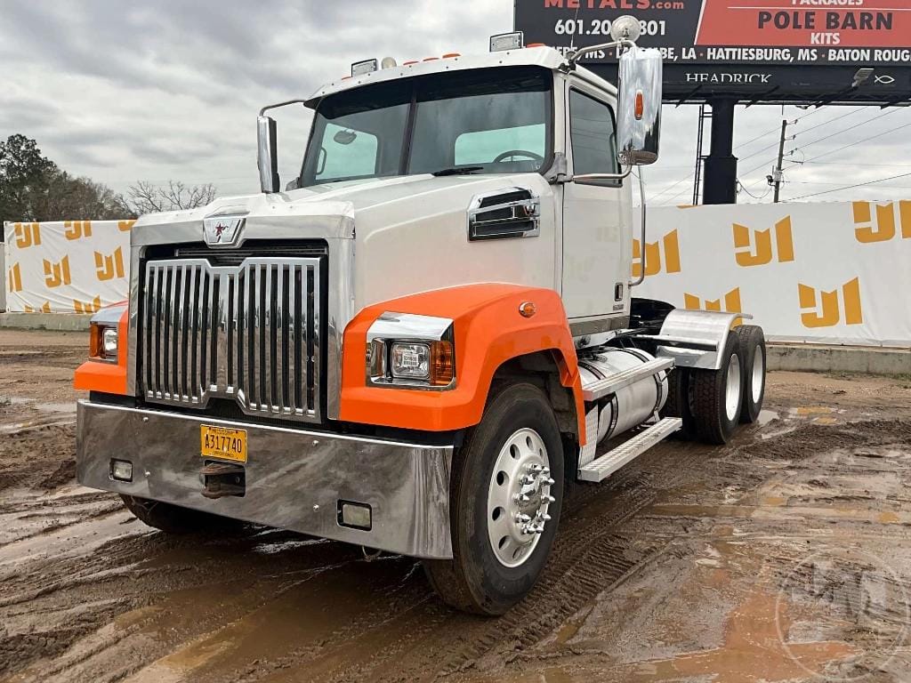 2016 Western Star 4700 Equipment Image0