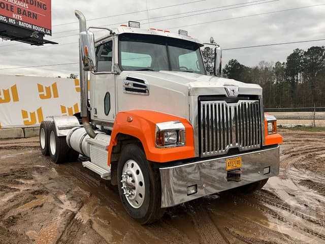 Image of Western Star 4700 equipment image 2