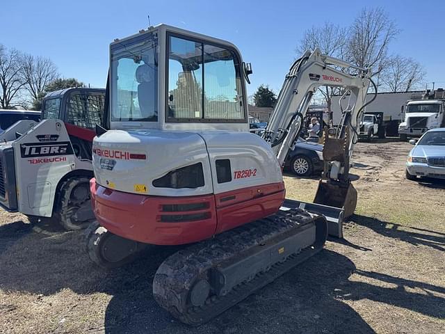 Image of Takeuchi TB250-2 equipment image 2