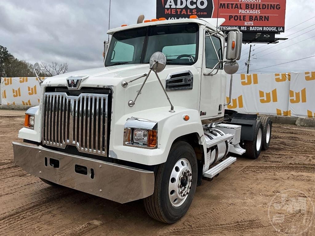 2019 Western Star 4700 Equipment Image0