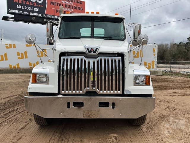 Image of Western Star 4700 equipment image 1