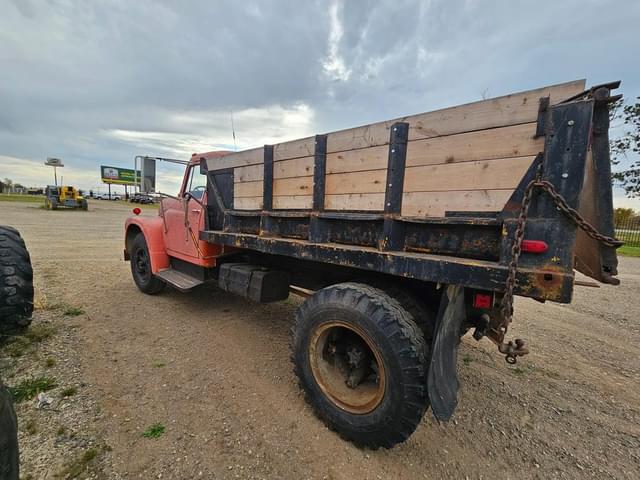 Image of International Loadstar 1600 equipment image 2