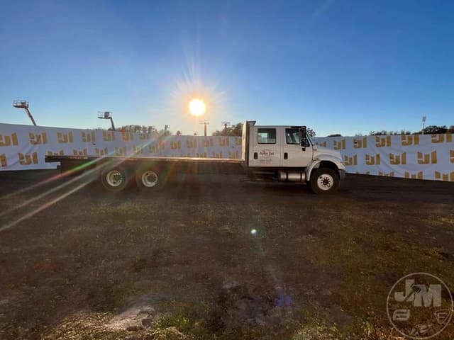 Image of International 4400 equipment image 3