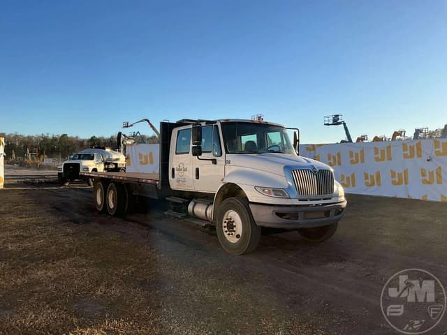 Image of International 4400 equipment image 2