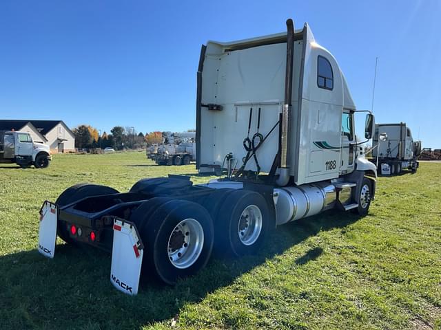 Image of Mack CXU equipment image 4