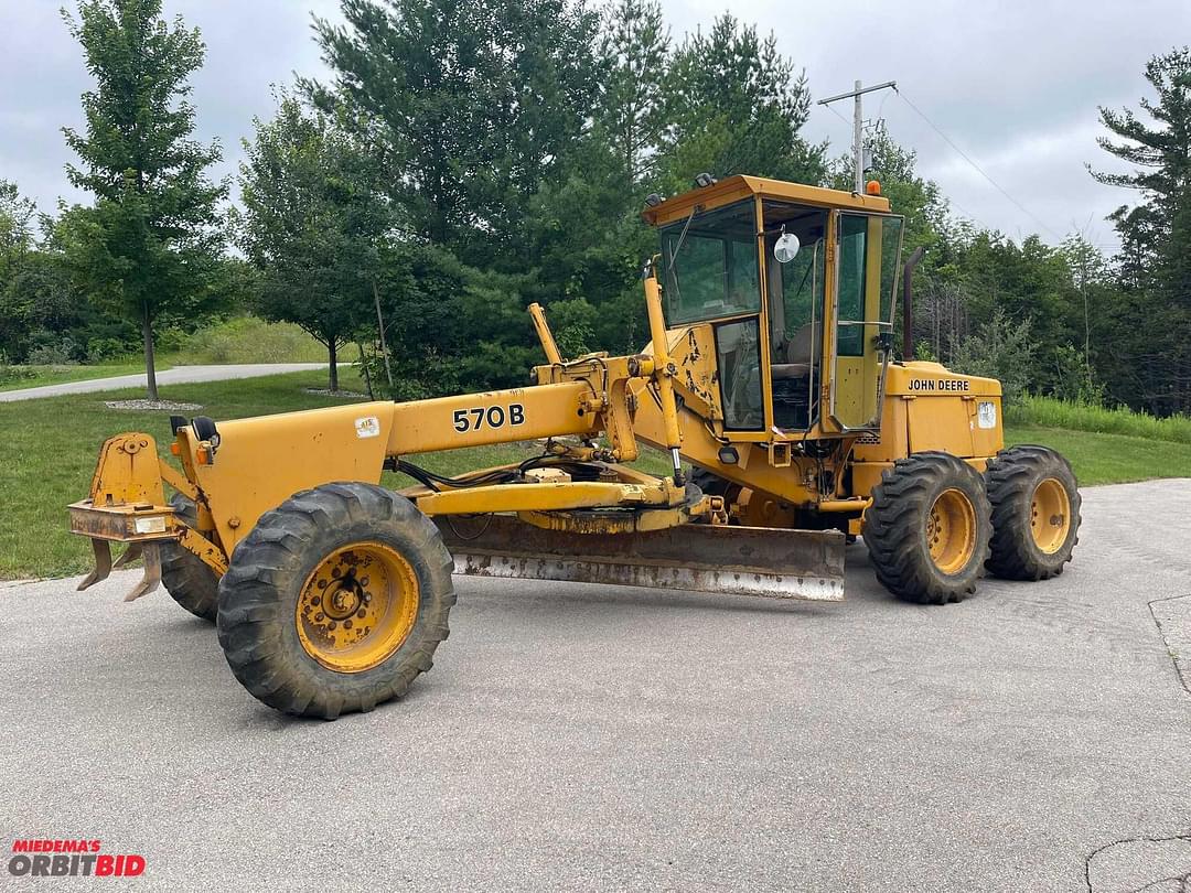 Image of John Deere 570B Primary image