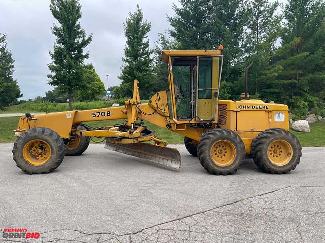 Image of John Deere 570B equipment image 1