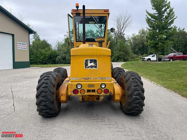 Image of John Deere 570B equipment image 3