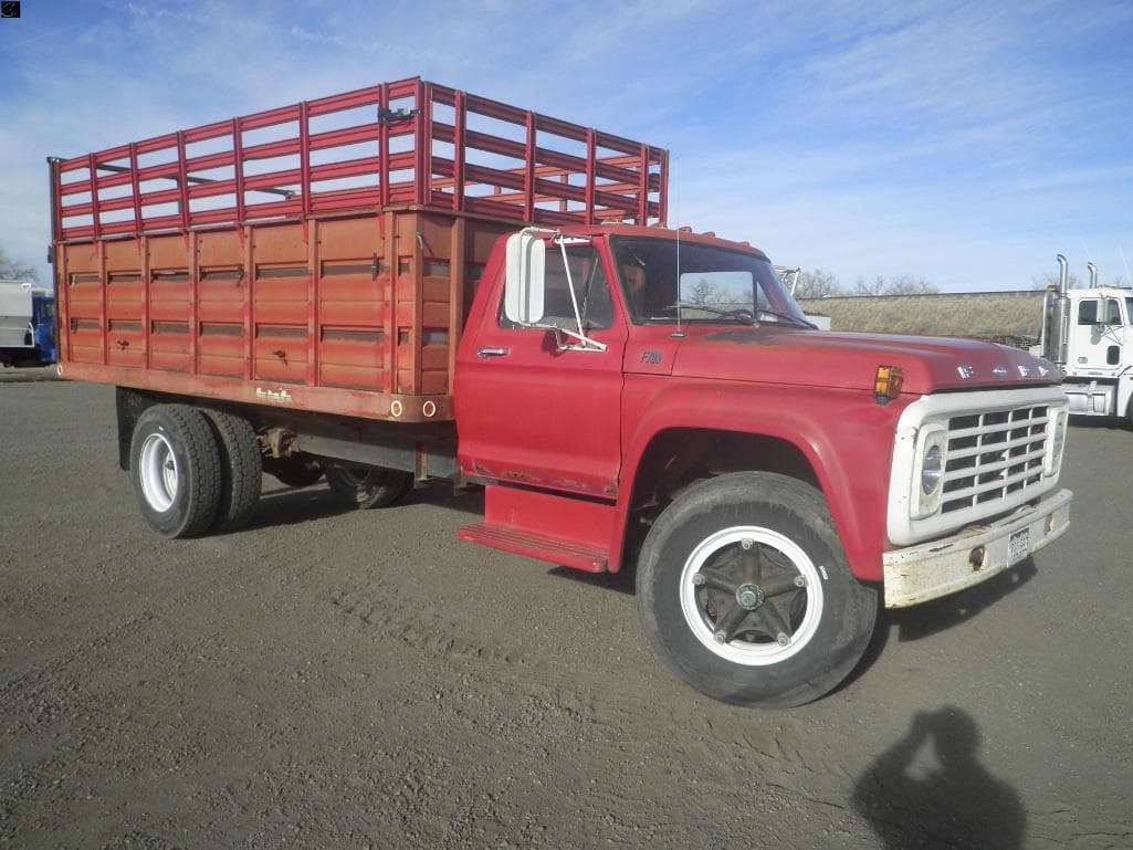 Image of Ford F-700 Primary image