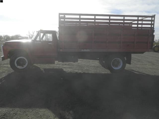 Image of Ford F-700 equipment image 3